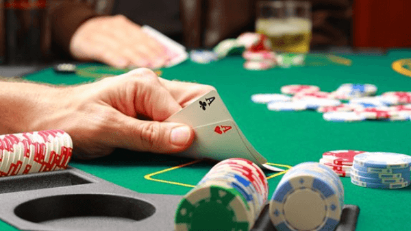 Nhận Biết & Đối Phó Đối Thủ Chuyên Nghiệp Poker Online